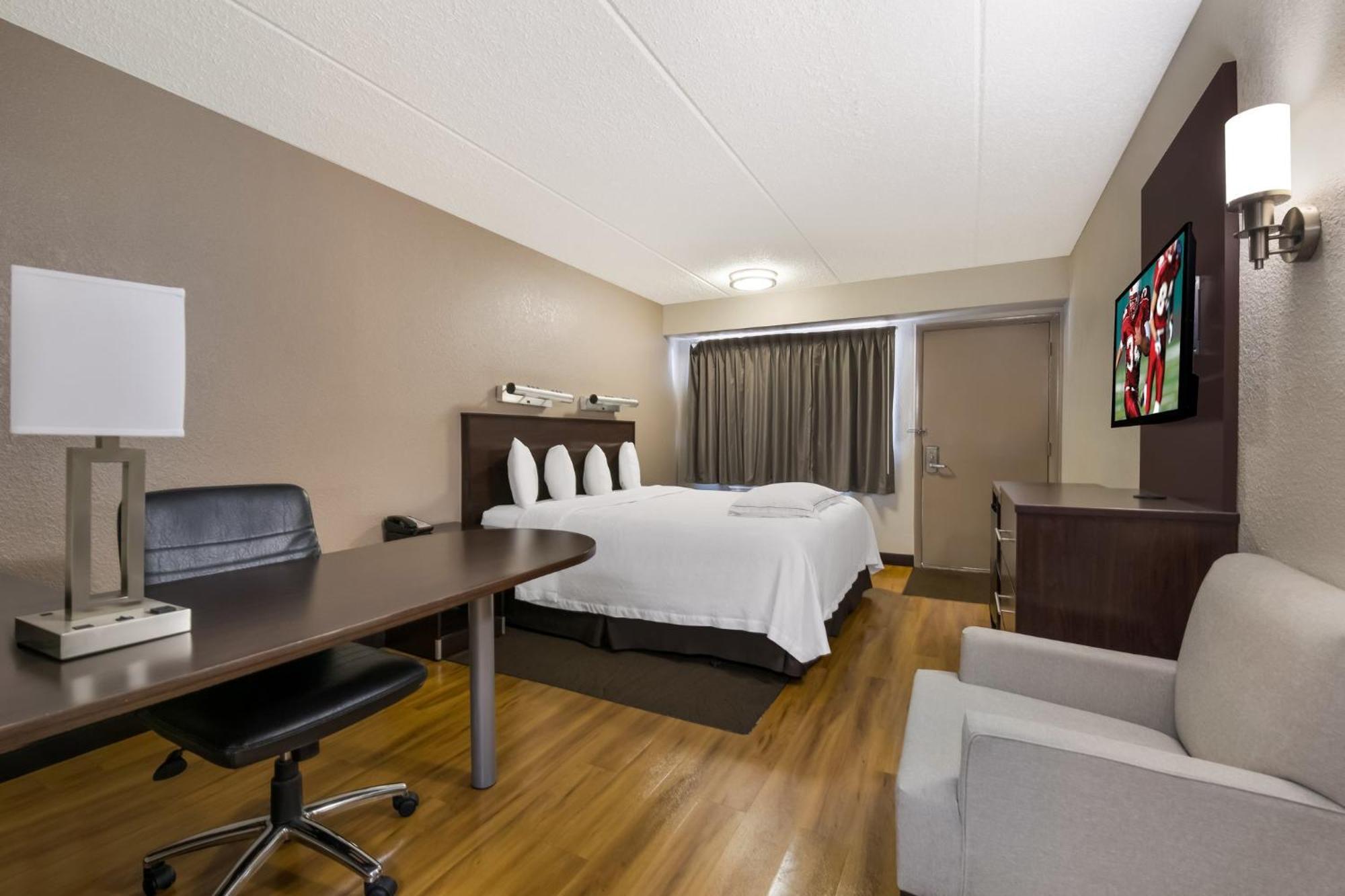 Red Roof Inn Plus+ Nashville Airport Exterior photo