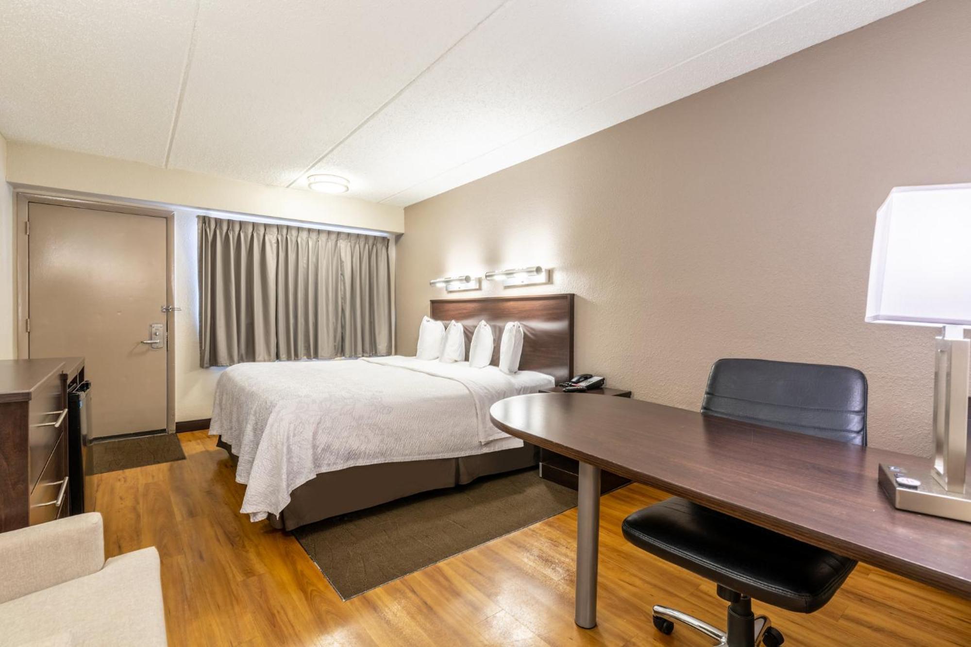 Red Roof Inn Plus+ Nashville Airport Exterior photo